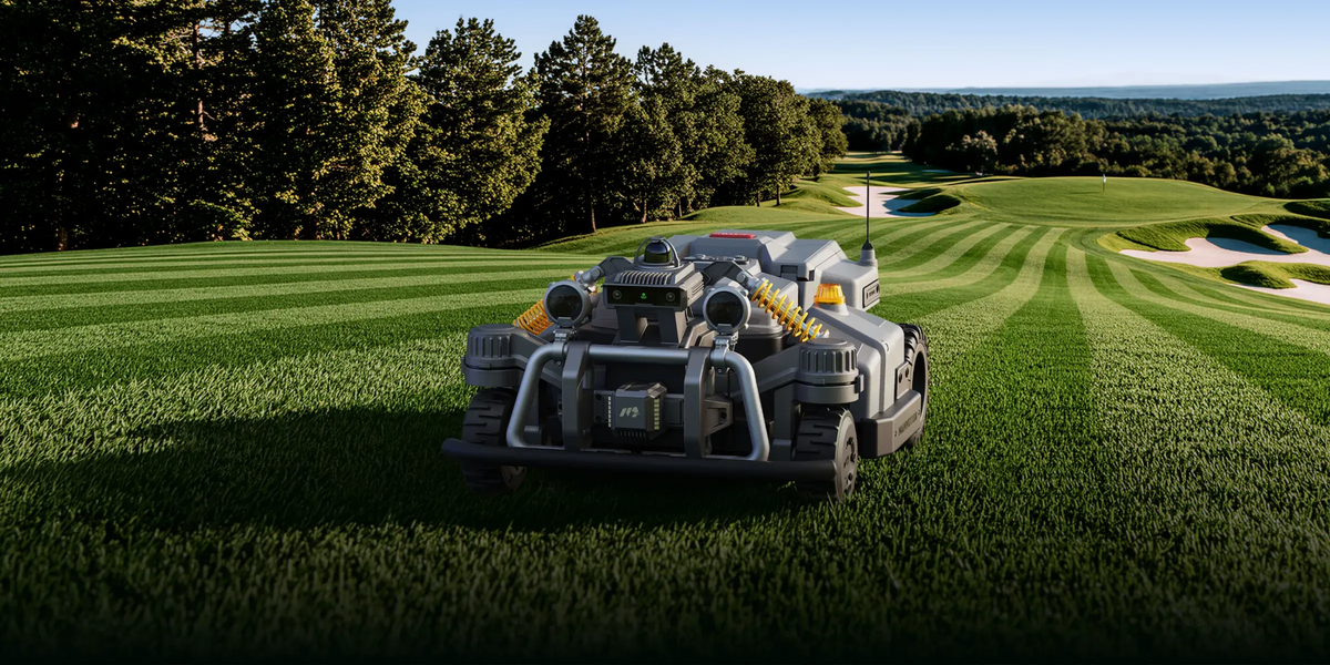 Maston cura il fairway di un campo da golf